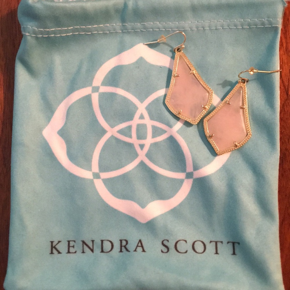 Small Alex earrings in Rose Quartz (light pink).